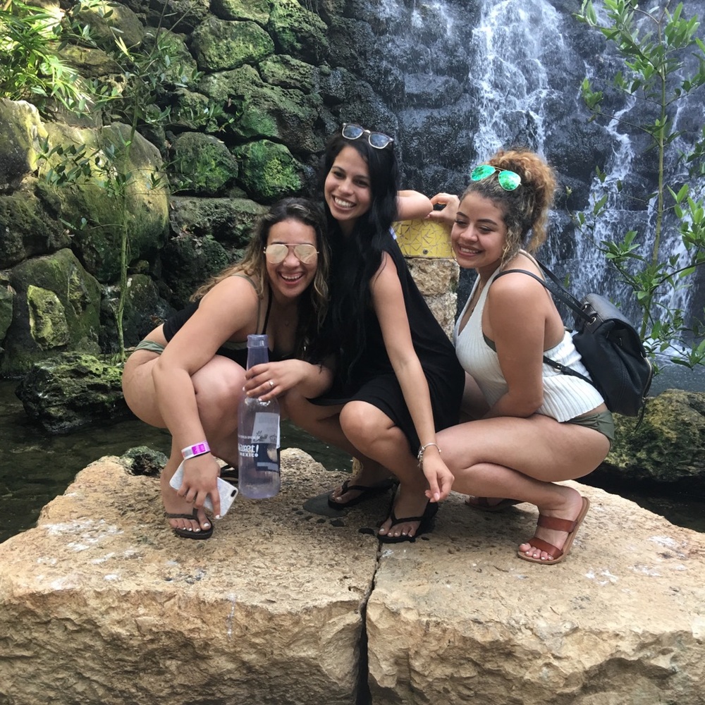 Meet your Posher, Liz